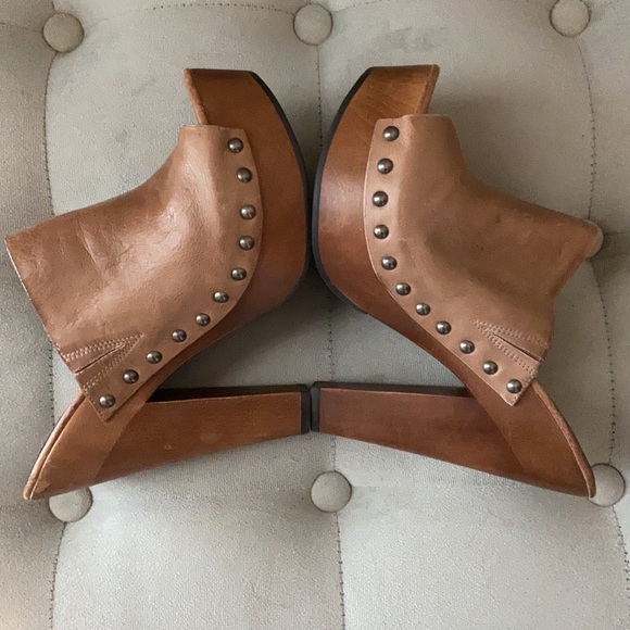 Vera Wang Lavender Stud Leather Mules - Picture 6 of 7